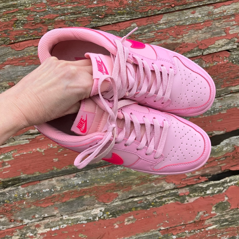 Rare Nike Triple Pink Dunk Low-Top Sneakers Women’s 8.5 - Picture 8 of 16